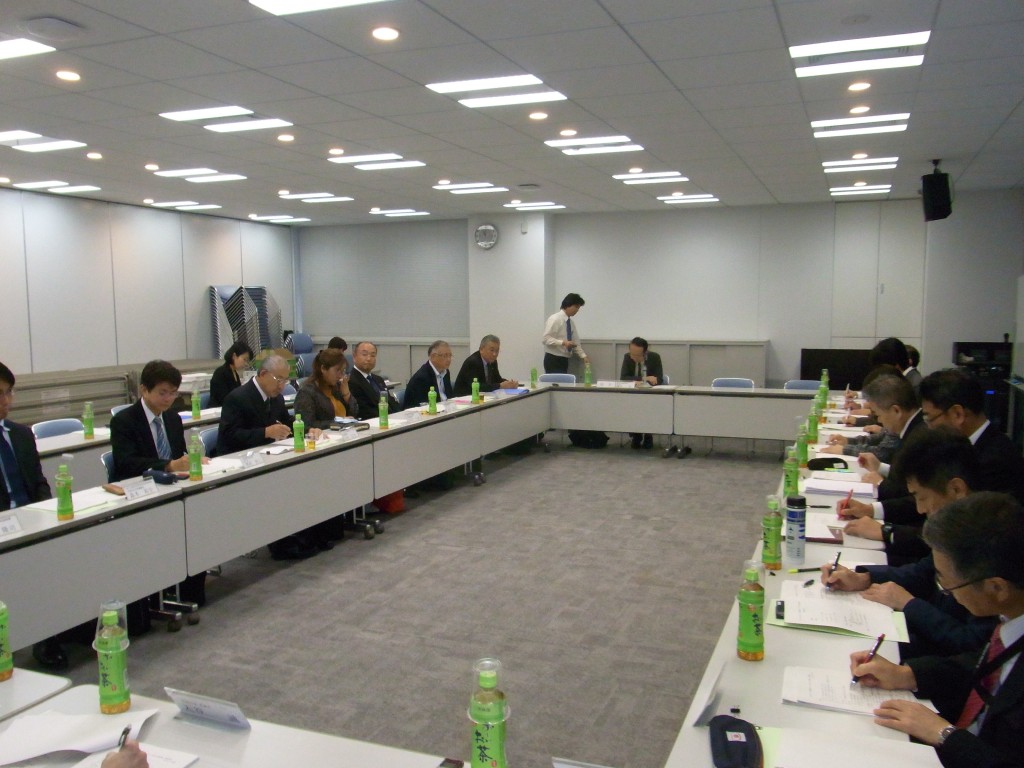 全日本トラック総合会館で開催された検討会（５日）