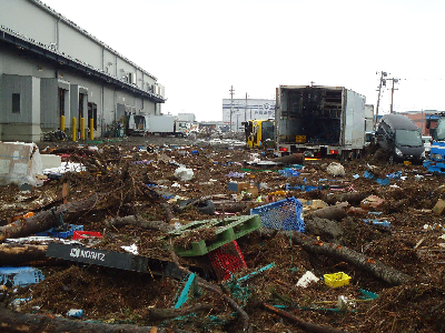 被災直後の岩間物流センター