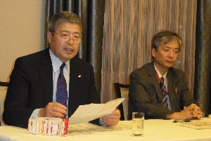 会見写真